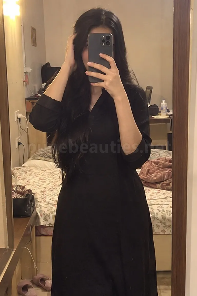 Somi, escort in Aundh, Pune