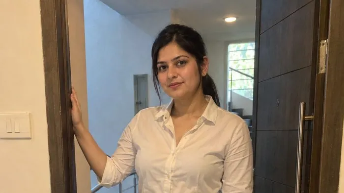 Incall or Outcall in Pune – How to Choose