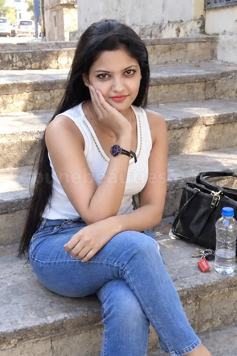 Arushi, escort in Camp, Pune