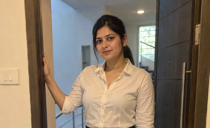 Incall or Outcall in Pune – How to Choose