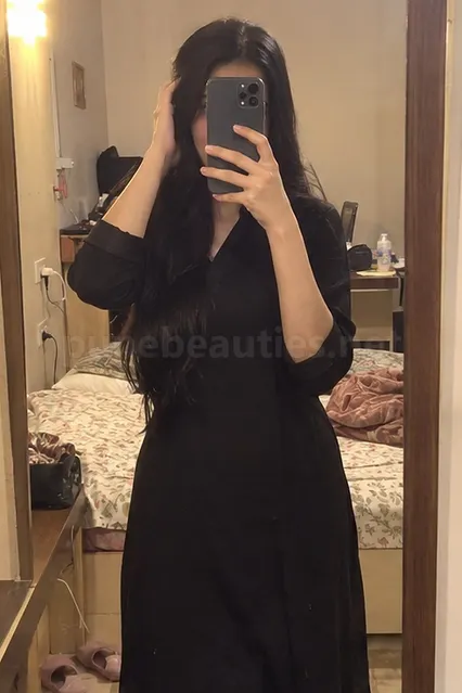 Somi, escort in Aundh, Pune